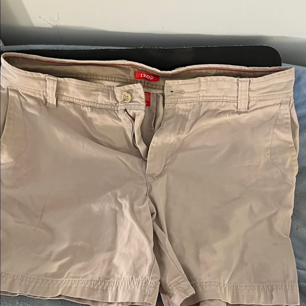 IZOD men’s Beige Shorts